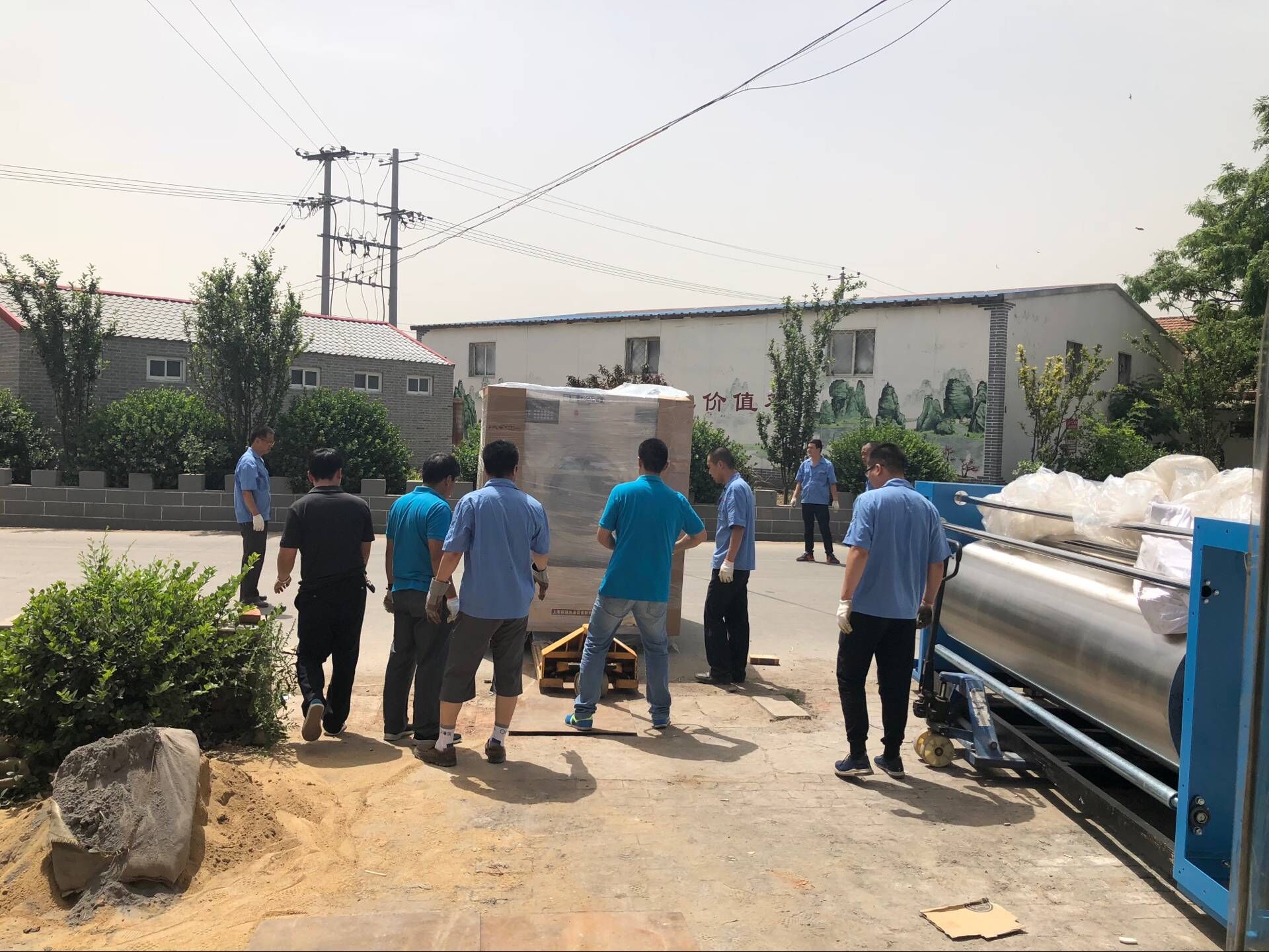 水洗廠設(shè)備送貨既辛苦又快樂 水洗廠設(shè)備送貨既辛苦又快樂